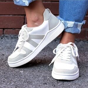 Mia Alta Sneakers